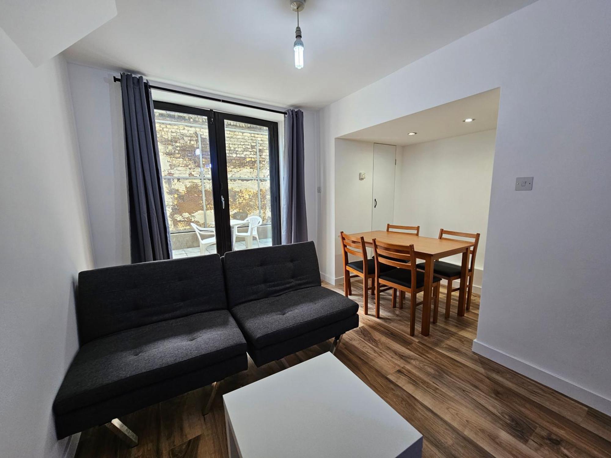 E1 Apartament *